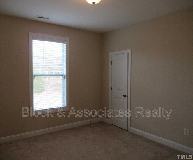 Building Photo - 1148 Holland Bend Dr