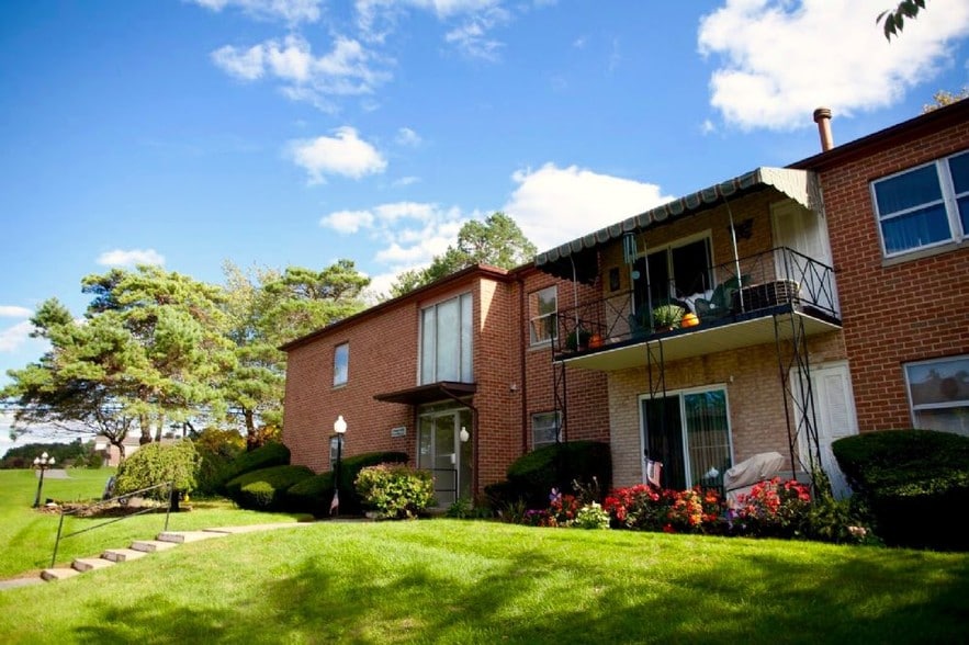 Northfield Apartments 1825 Center St Bethlehem PA 18017 Apartment