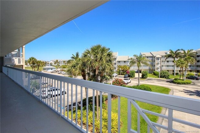 Building Photo - 20 NE Plantation Rd