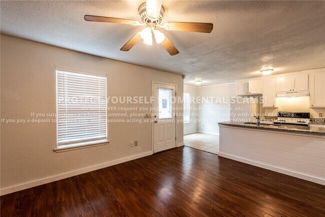 Building Photo - 2102 Blueberry Ln