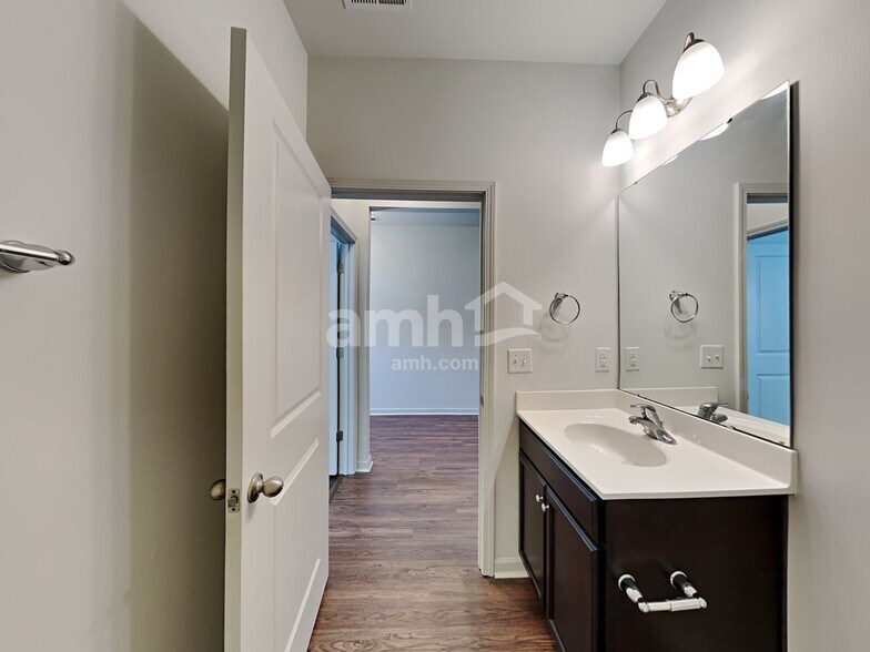 Building Photo - 44 Prairie St