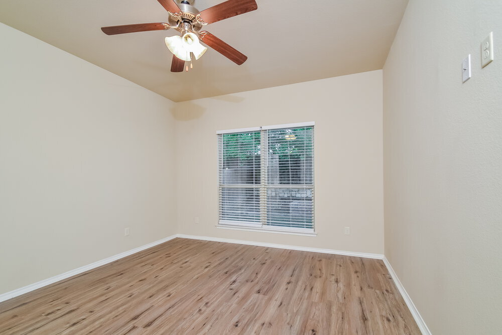 Building Photo - 217 Red Hawk Pl