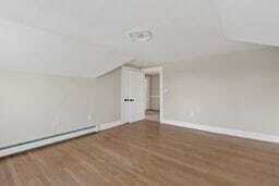 Building Photo - 946 N Main St