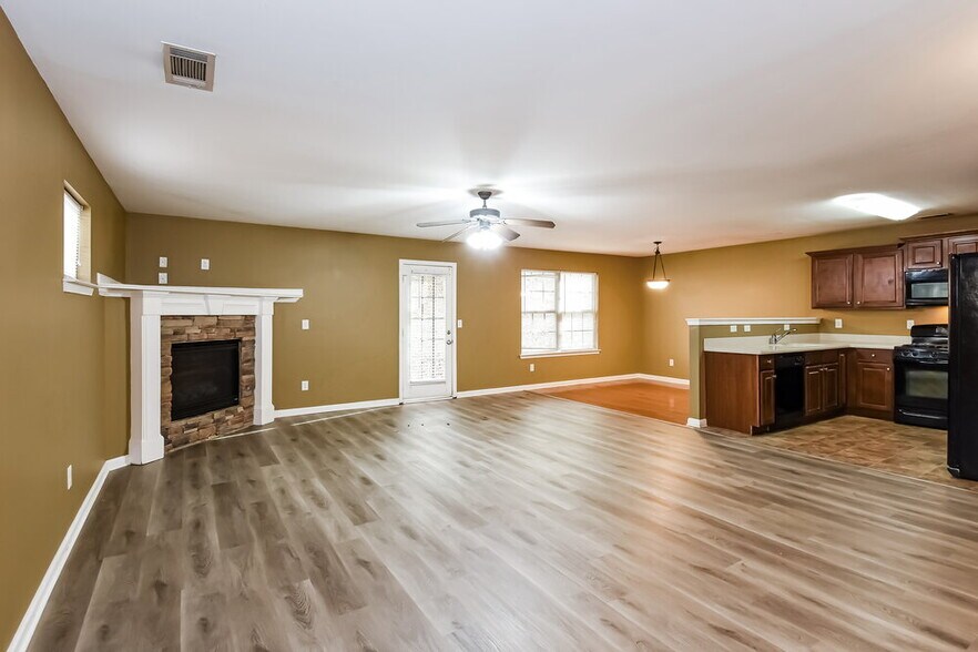 Building Photo - 327 Village Chase