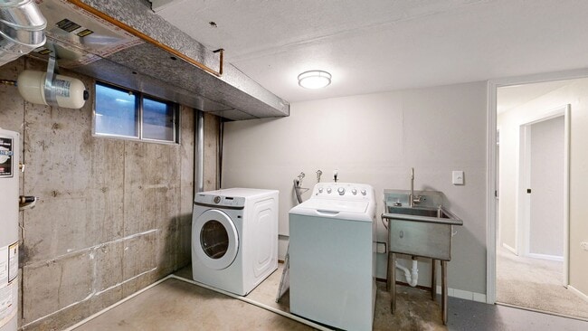 Building Photo - Amazing 4 Bed/3 Bath SFH Backing to Walnut...