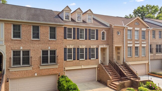 Building Photo - 3 Bed 2 Full Bath/2 Half Bath - Rockville Townhouse - Move In Ready