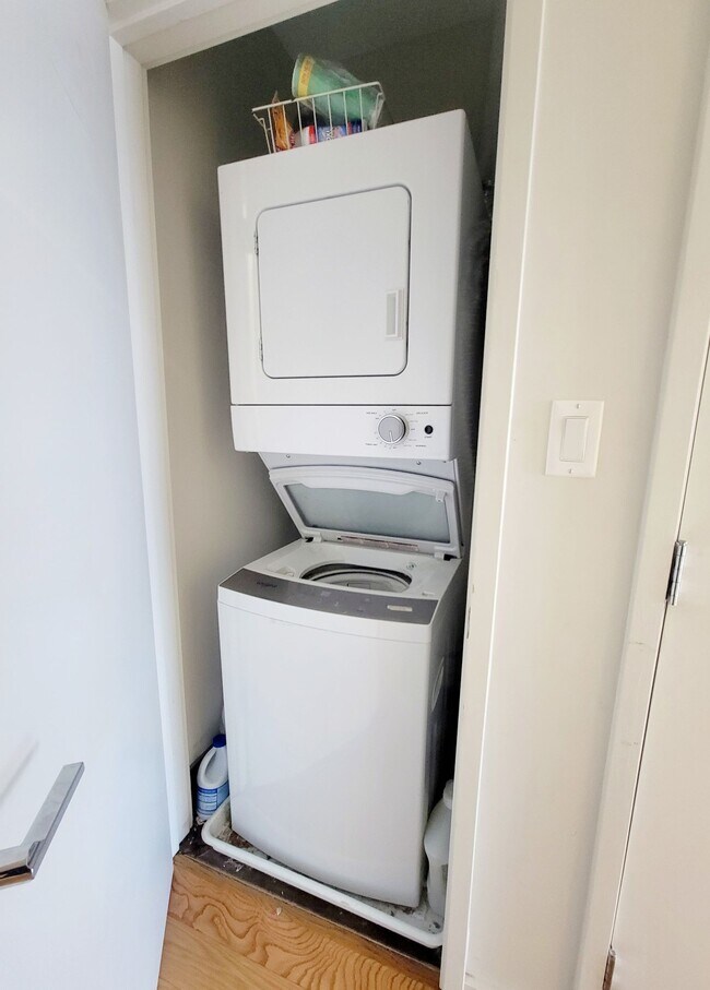 Building Photo - 1728 Wisconsin Ave NW