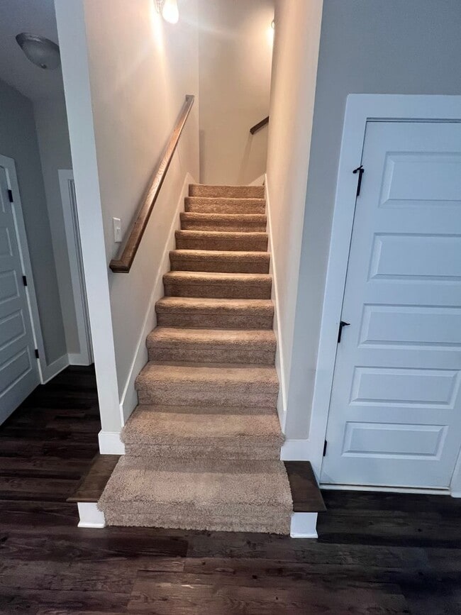 Building Photo - 3 Bedroom Home with Garage and Flat Fenced Backyard!