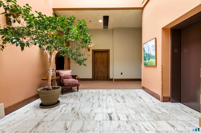 Building Photo - 1 Linden Pl