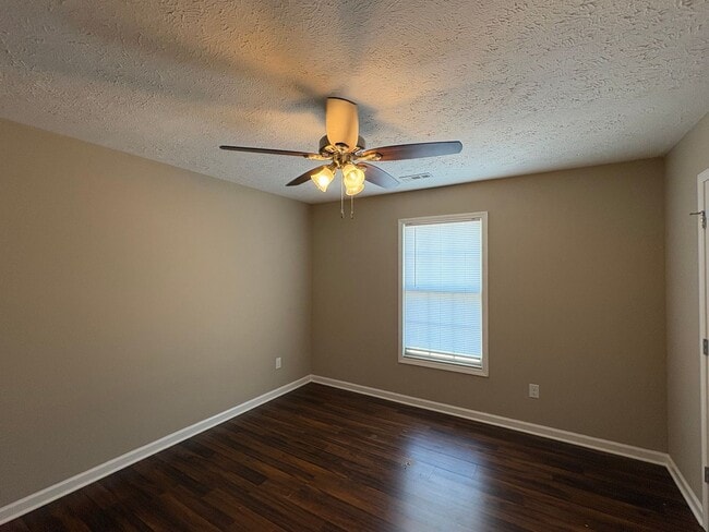 Building Photo - 379 Hendrixson Dr