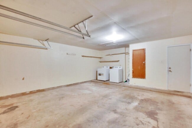 Building Photo - 3109 Monument Dr
