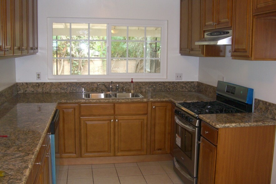 Building Photo - 9224 Sophia Ave