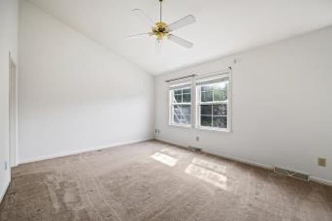 Building Photo - 3203 Gateway Cir