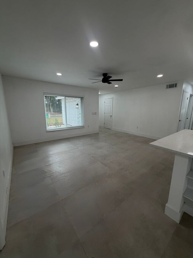 Building Photo - Fully Renovated 3-Bedroom Home with Garage in Orlando