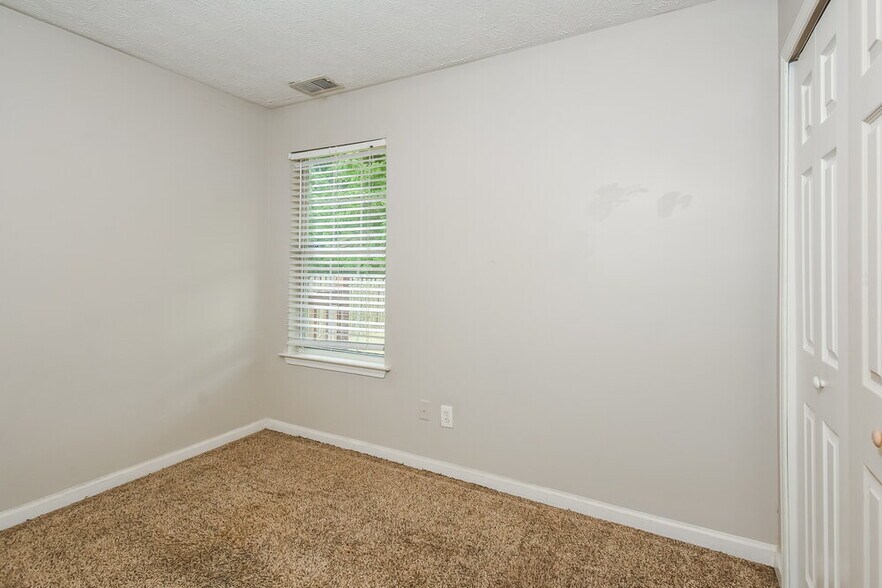 Building Photo - 2991 Heather Lake Dr