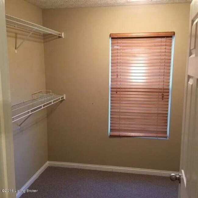 Building Photo - 7128 Blue Stream Ct