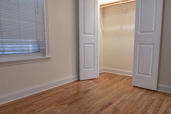 Building Photo - 1720 W Beach Ave
