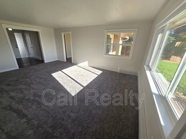 Building Photo - 2621 W Johannsen Rd