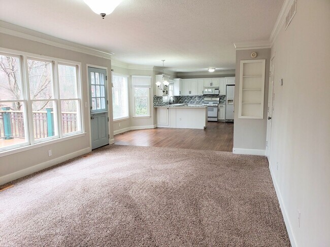 Building Photo - Beautiful 4BR Home In Established Neighborhood.