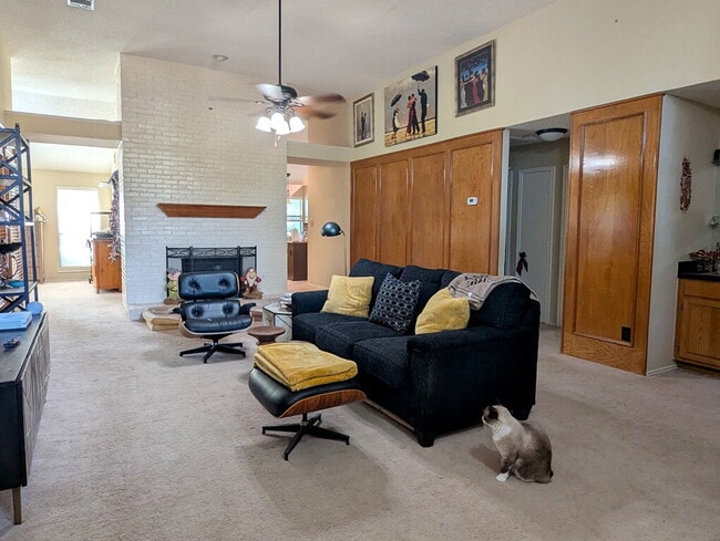 Building Photo - “Beautiful 3-Bedroom, 2-Bath Gem with a Chef’s Kitchen and a Roomy Backyard Oasis PLUS $500 Off!”