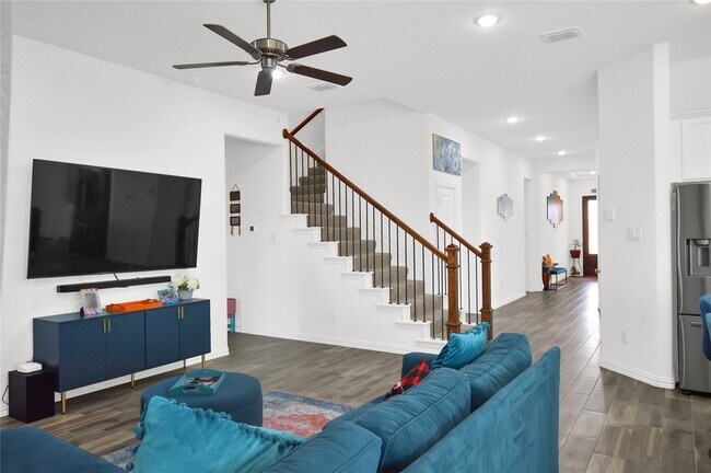 Building Photo - 10018 Farmland Dr