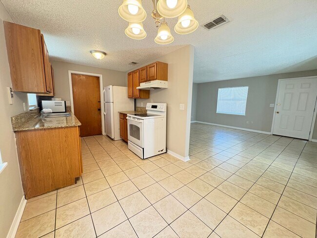 Building Photo - Remodeled 3/2 with huge yard in Sandalwood