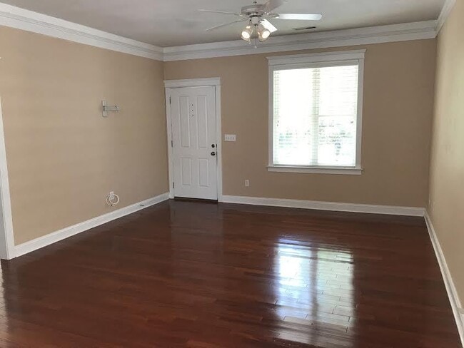 Building Photo - Cute home located in Ballantyne!