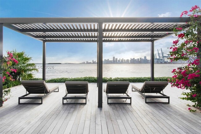 Building Photo - 5245 Fisher Island Dr