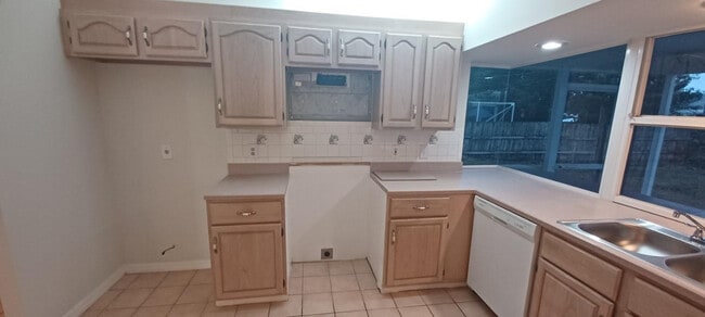 Building Photo - 150 NW Byron St