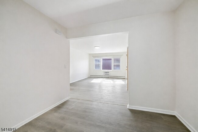 Building Photo - 207 Park Ave