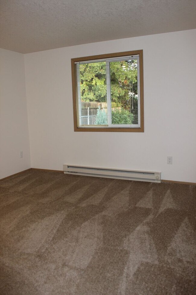 Building Photo - 4 bedroom house