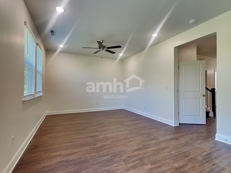 Building Photo - 11217 Callahorn Dr