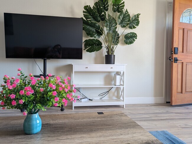 Building Photo - Cornell