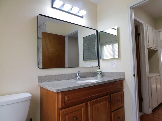 Building Photo - 3385 Burbank Dr