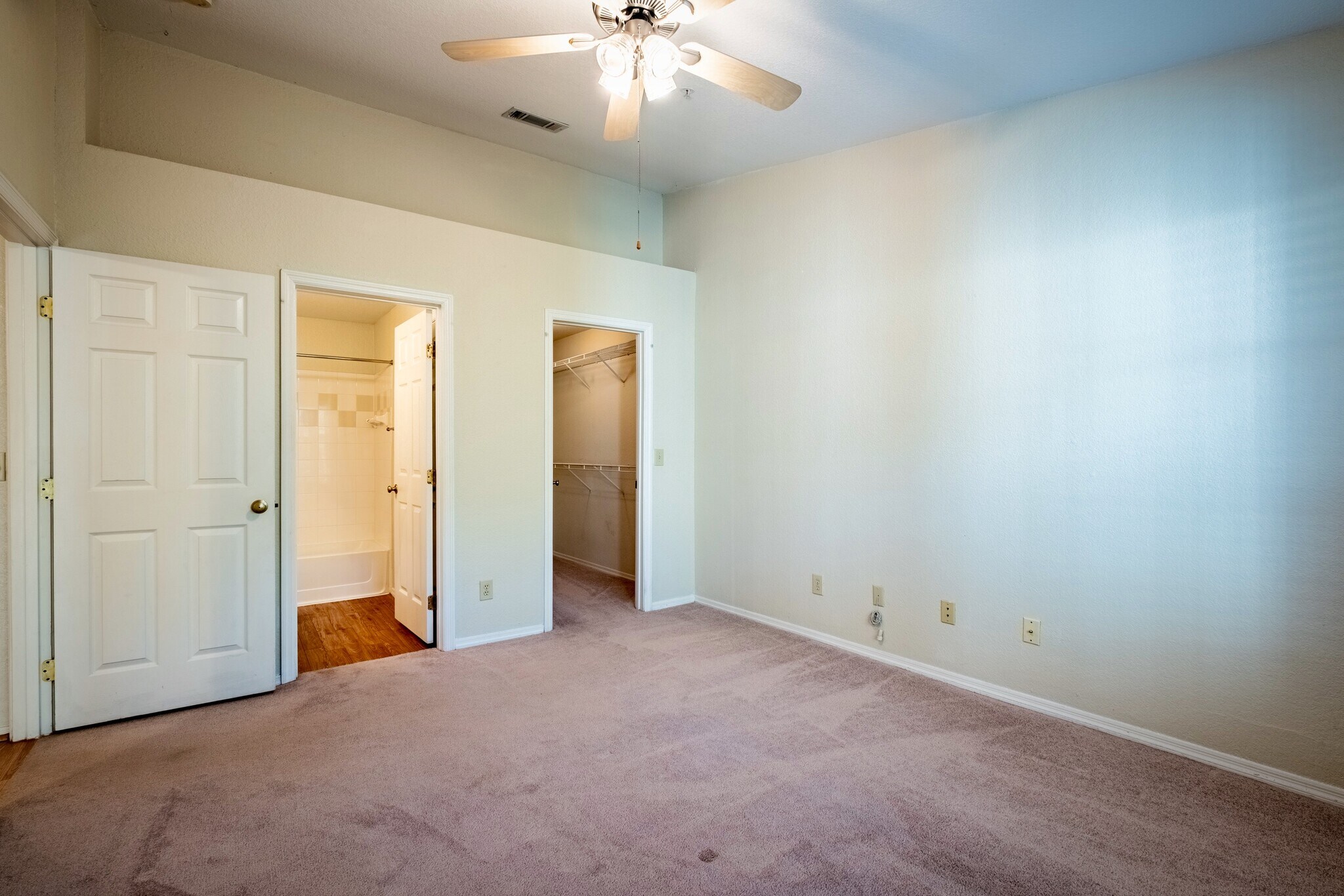 Building Photo - 13810 Sutton Park Dr N