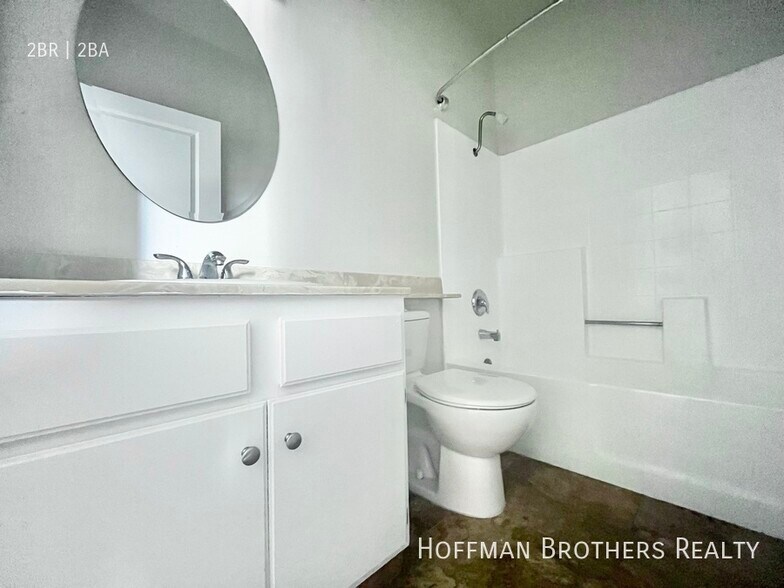 Building Photo - 945 Serrano Ave