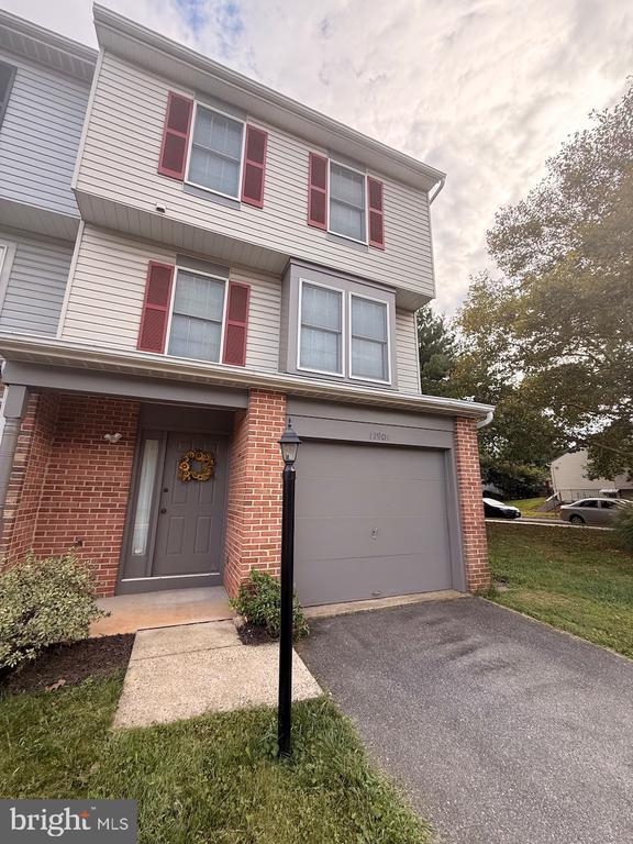 Building Photo - 17901 Cottonwood Terrace
