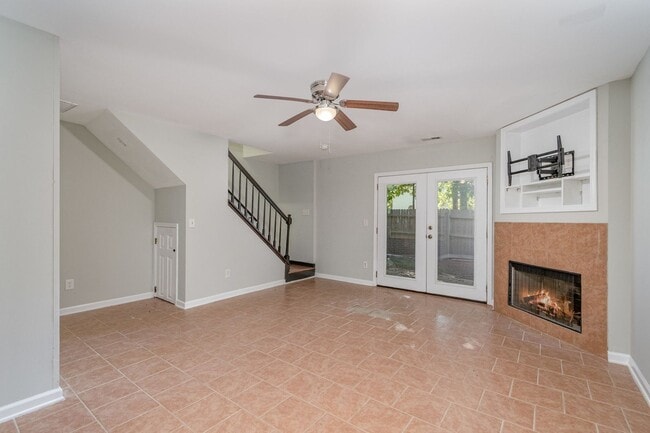 Building Photo - 311 E Montcastle Dr