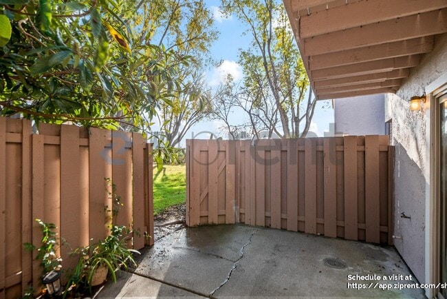 Building Photo - 2666 Kentworth Way