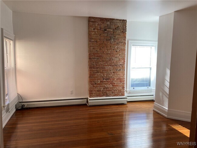 Building Photo - 451 Franklin St