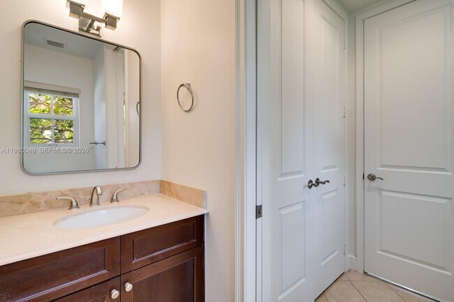 Building Photo - 520 Loretto Ave