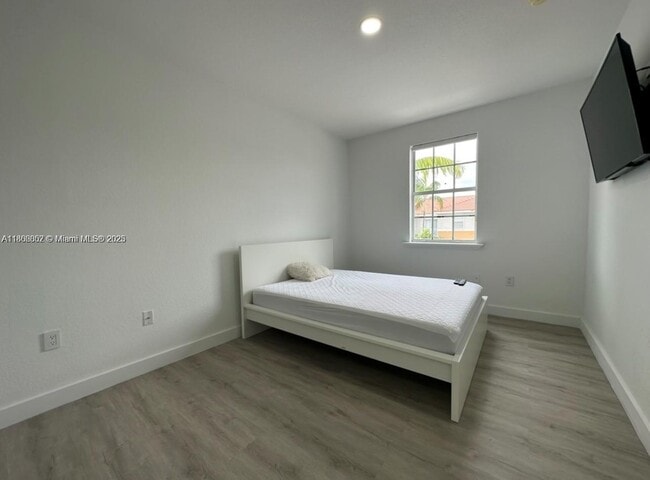 Building Photo - 8042 NW 114th Pl