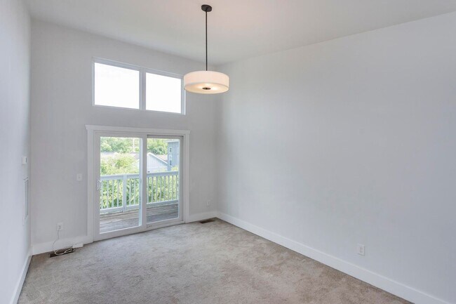 Building Photo - 708 Tral St