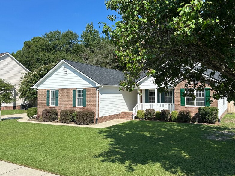 Building Photo - 8400 English Saddle Dr