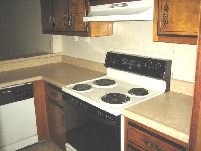 Building Photo - LAKE PARK CONDO