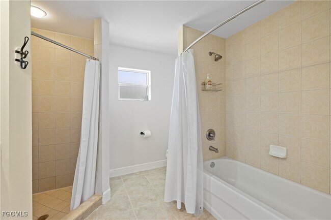 Building Photo - 2309 SW 27th St