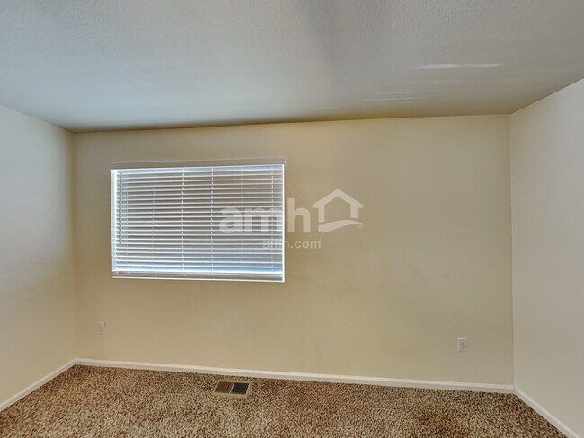 Building Photo - 5546 Malta St