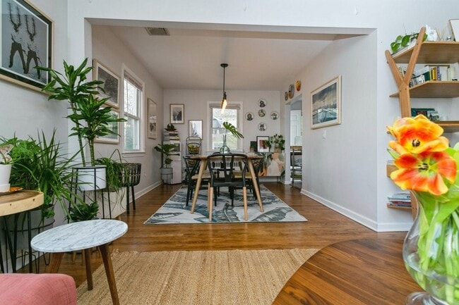 Building Photo - 160 Magnolia Ave