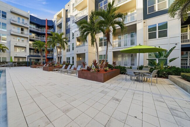 Building Photo - 1700 W Cleveland St