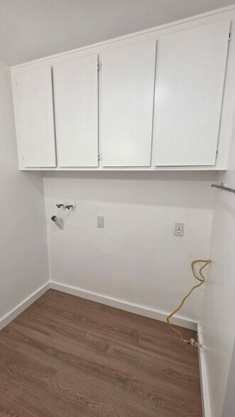 Building Photo - 210 S Paulsen